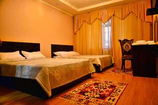 Отели типа «постель и завтрак» Astoria B&B Ош Номер Делюкс с кроватью размера «queen-size»-1