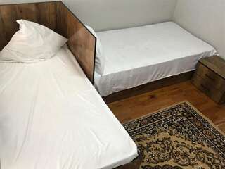 Отели типа «постель и завтрак» Astoria B&B Ош Кровать в общем номере для мужчин с 4 кроватями-5